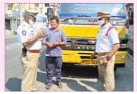 ట్రాఫిక్ పోలీసుల విస్తృత తనిఖీలు