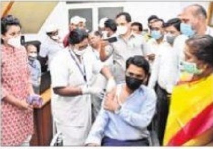 సిబ్బంది అభీష్టం మేరకు కోవిడ్ వ్యాక్సినేషన్
