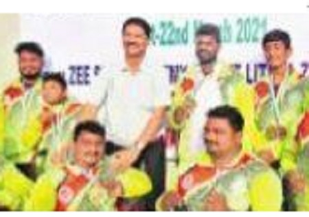 సత్తా చాటిన విజయవాడ స్విమ్మర్లు
