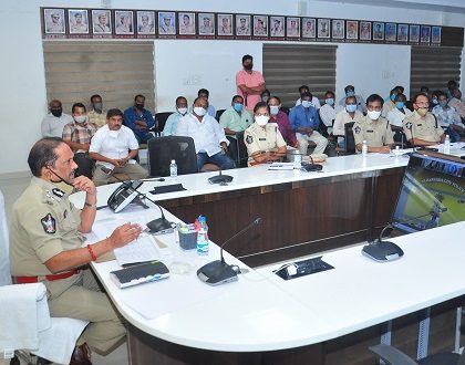 లైసెన్స్ ఉన్న కంపెనీల నుంచే శానిటైజర్ కొనండి
