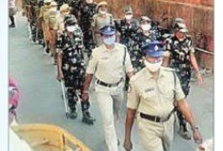పాతబస్తీలో పోలీసు కవాతు