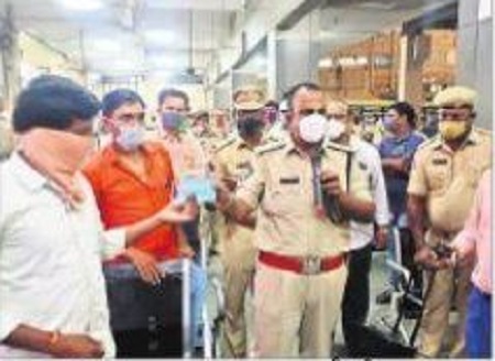 మాస్క్ లేకుంటే రిస్క్