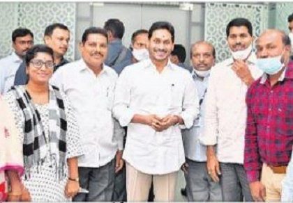 స్వరాష్ట్రానికి తెలంగాణ ఉద్యోగులు