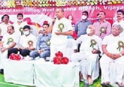 పీఆర్ సీ పై ఉద్యోగులకు త్వరలో తీపి కబురు