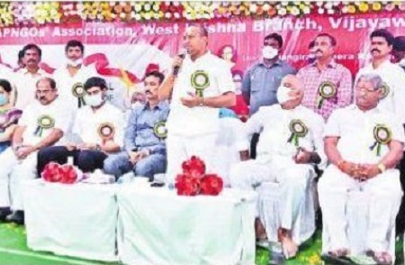 పీఆర్ సీ పై ఉద్యోగులకు త్వరలో తీపి కబురు