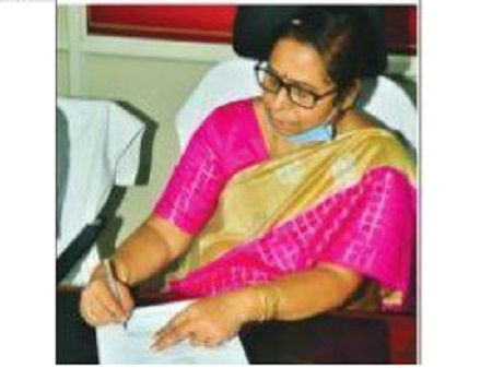 దుర్గ గుడి ఇఒగా భ్రమరాంబ బాధ్యతలు
