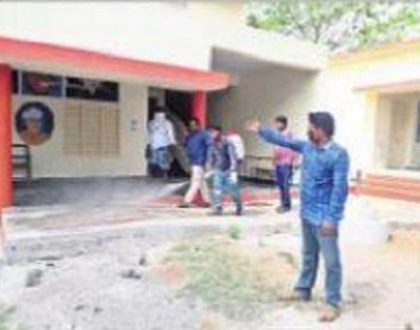 పాఠశాలల్లో హైపోక్లోరైట్ ద్రావణం పిచికారీ