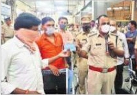 అత్యవసరమైతేనే ప్రయాణాలు చేయండి