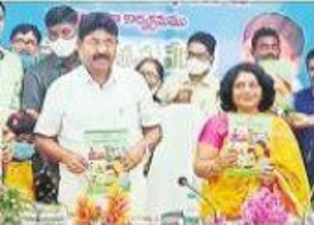 నూరుశాతం అక్షరాస్యత దిశగా అడుగులు..