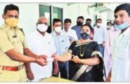 స్మార్ట్ హెల్త్ కార్డులను వినియోగించుకోండి