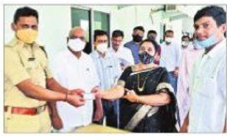 స్మార్ట్ హెల్త్ కార్డులను వినియోగించుకోండి