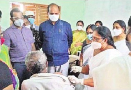 అందరికీ వ్యాక్సిన్ ప్రభుత్వ లక్ష్యం