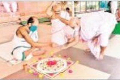 దుర్గమ్మ సన్నిధిలో విశేష పూజలు