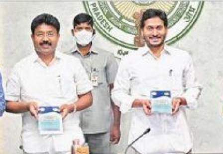ఒక్క స్కూలు కూడా మూత పడకూడదు