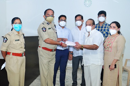 పోలీస్ వెల్ఫేర్ ఫండ్ కు రూ.3 లక్షలు విరాళం