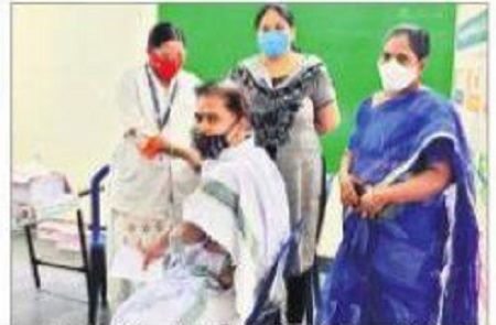 వ్యాక్సిన్ తో కోవిడ్ కట్టడి
