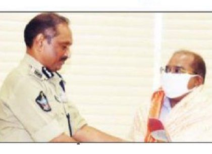 కలెక్టర్ ఇంతియాజ్‌కు ఆత్మీయ వీడ్కోలు