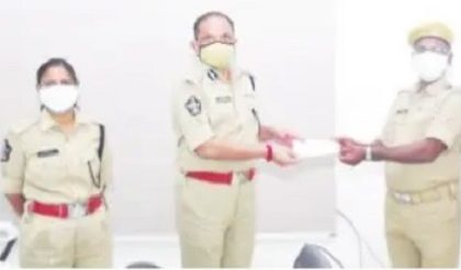 హోంగార్డుకు రూ.5లక్షలు ఆర్థిక సాయం