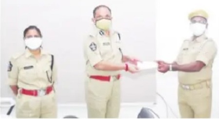 హోంగార్డుకు రూ.5లక్షలు ఆర్థిక సాయం