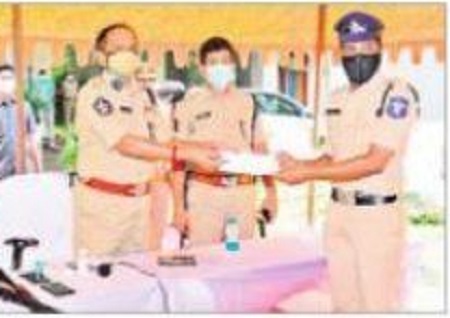 దోపిడీకి పాల్పడిన ముగ్గురు వ్యక్తుల అరెస్ట్