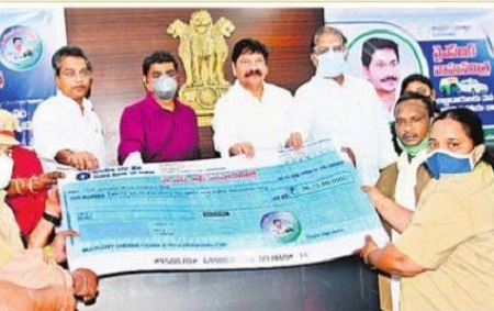 మిత్రులకు మురిపెం