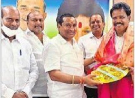 అభివృద్ధి పనులు వేగంగా పూర్తి చేయండి