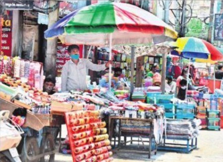 చితికిన బతుకులకు ఆర్థిక సాంత్వన