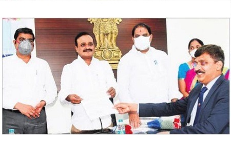 రుణాలివ్వడంలో.. బ్యాంకర్లు ముందుండాలి
