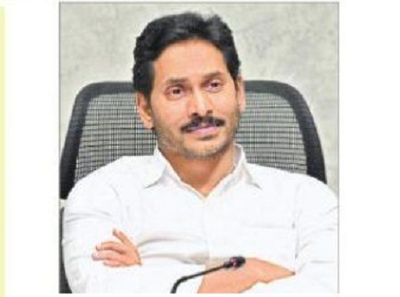 రోడ్లపై ప్రత్యేక శ్రద్ధ