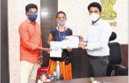 విద్యతోనే బంగారు భవిష్యత్