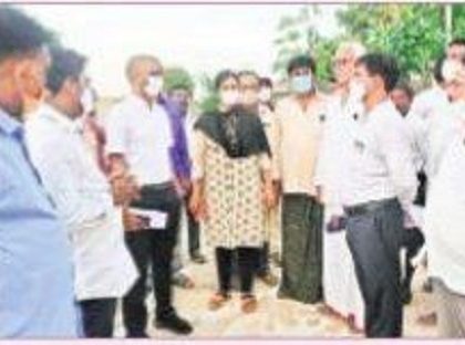 పాముల లంకలో సబ్ కలెక్టర్ పల్లెనిద్ర