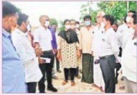 పాముల లంకలో సబ్ కలెక్టర్ పల్లెనిద్ర