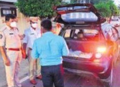 ఆంక్షల ఉల్లంఘనులపై కేసులు నమోదు