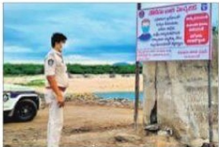 ప్రధాన కూడళ్లలో హెచ్చరిక బోర్డుల ఏర్పాటు