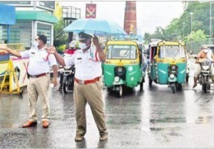 ఎడతెరపి లేని వర్షం.. జనజీవనం అస్తవ్యస్తం