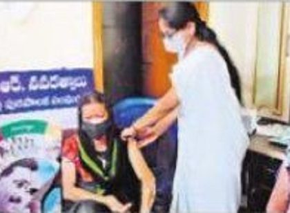 మహిళలకు కోటి డోసుల టీకా