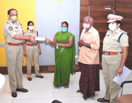 పొలీసు కుటుంబాలకు ఆర్థిక సాయం