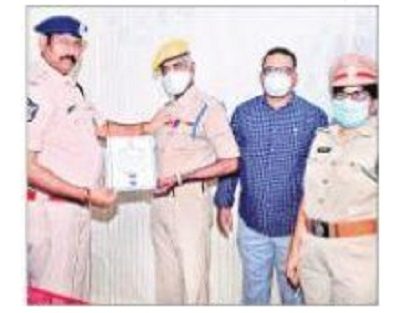 హోమ్‌గార్డు వరప్రసాద్‌కు ఉతృష్ణ సేవాపతకం