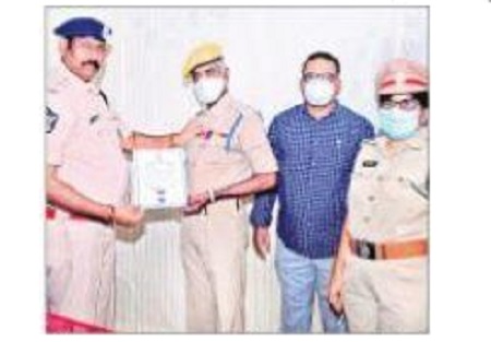 హోమ్‌గార్డు వరప్రసాద్‌కు ఉతృష్ణ సేవాపతకం