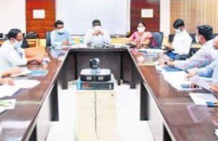 స్వరాజ్ మైదానంలో భవనాలు ఖాళీ చేయాలి