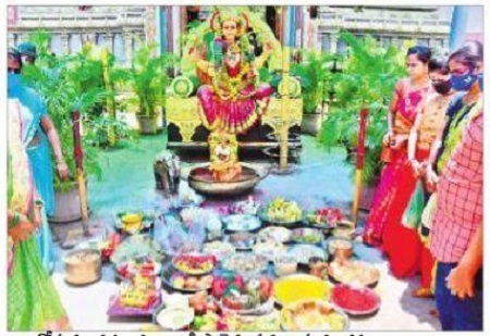 దుర్గమ్మకు సారె సమర్పణ