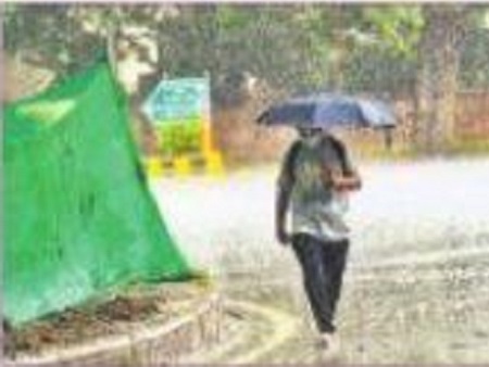 కాకినాడ తీరంలో అల్పపీడనం - నేడు రేపు వర్షాలు