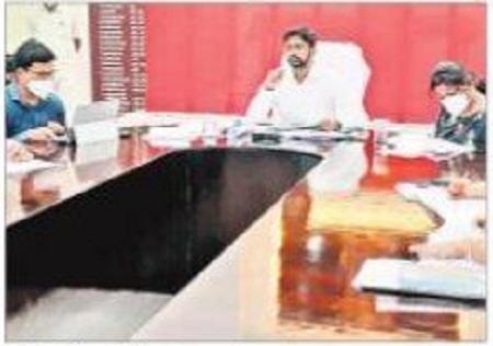 వారంలోగా లేఅవుట్ల అభివృద్ధి పూర్తి చేయాలి