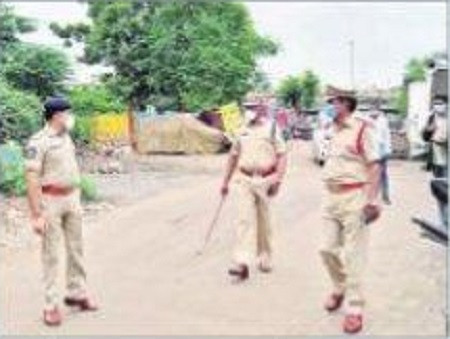 విస్తృతంగా పోలీసుల కార్డన్ సెర్చ్