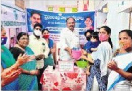తల్లి పాలతోనే పిల్లలకు అన్ని పోషకాలు