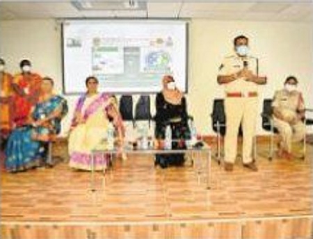 దిశ యాప్‌పై అవగాహన పెంచుకోవాలి