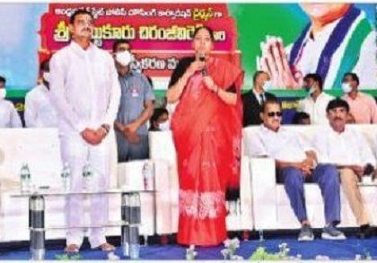 పోలీసులు అవిశ్రాంత సేవకులు