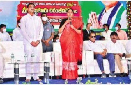 పోలీసులు అవిశ్రాంత సేవకులు