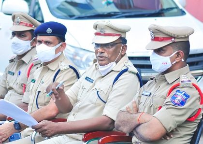 పట్టించిన రైల్ టికెట్