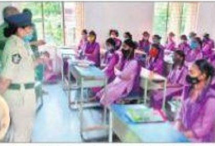 దిశ యాప్‌పై విద్యార్థులు, టీచర్లకు అవగాహన